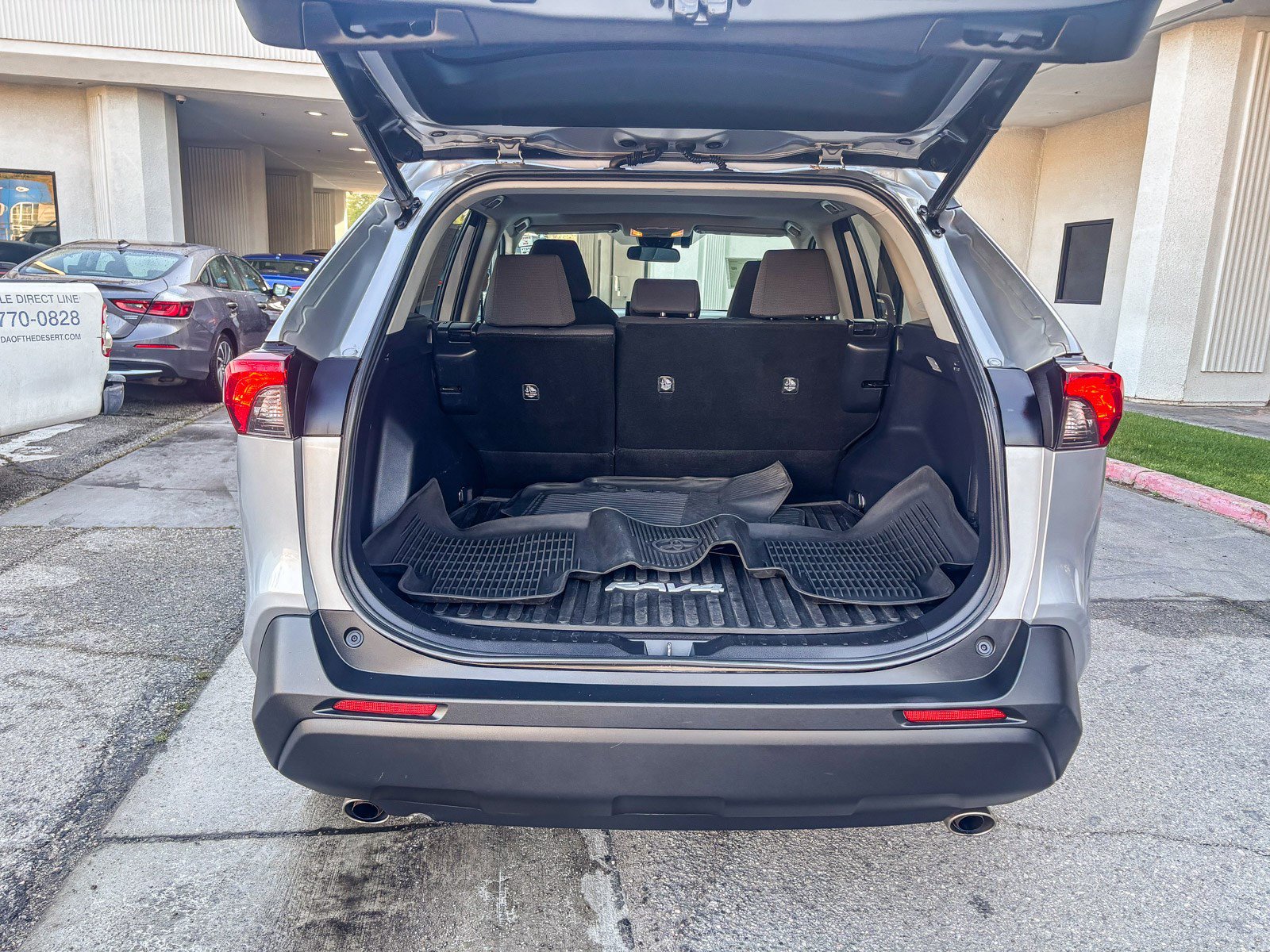 Used 2021 Toyota RAV4 XLE w/ Convenience Package image 13