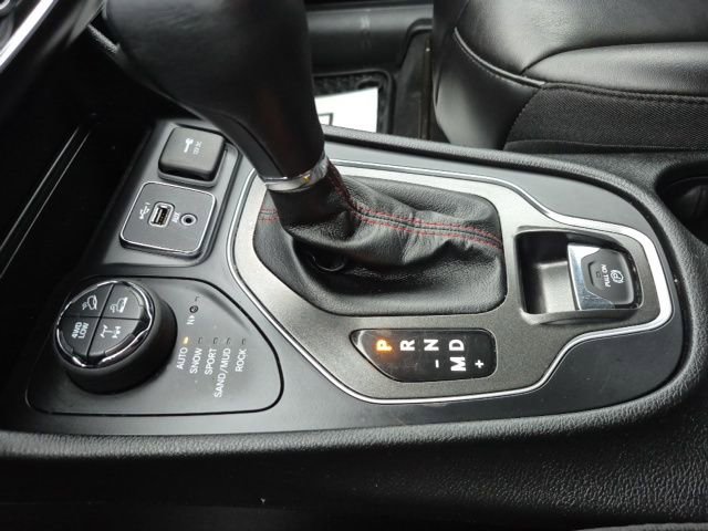 Used 2020 Jeep Cherokee Trailhawk w/ Cold Weather Group image 28