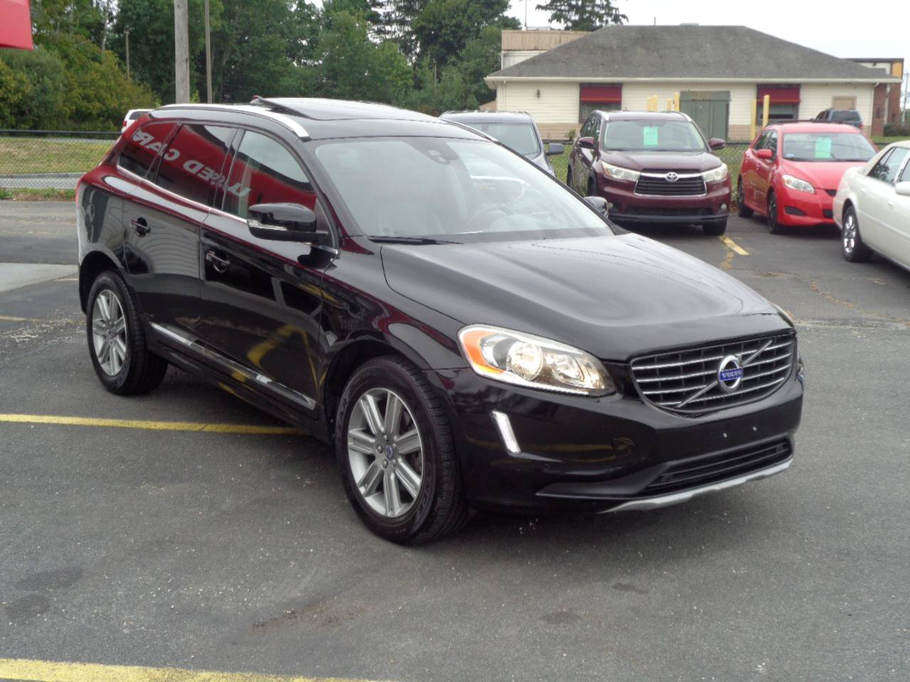 Used 2016 Volvo XC60 T6 w/ Proximity Package AWD/4WD image 3