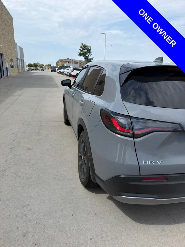 Used 2025 Honda HR-V Sport image 3