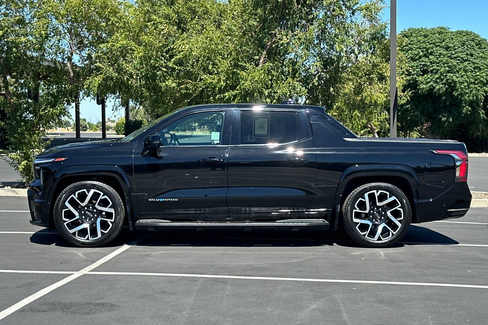 Used 2025 Chevrolet Silverado EV RST AWD/4WD image 14
