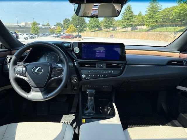 Used 2025 Lexus ES 300h w/ Premium Package FWD image 32
