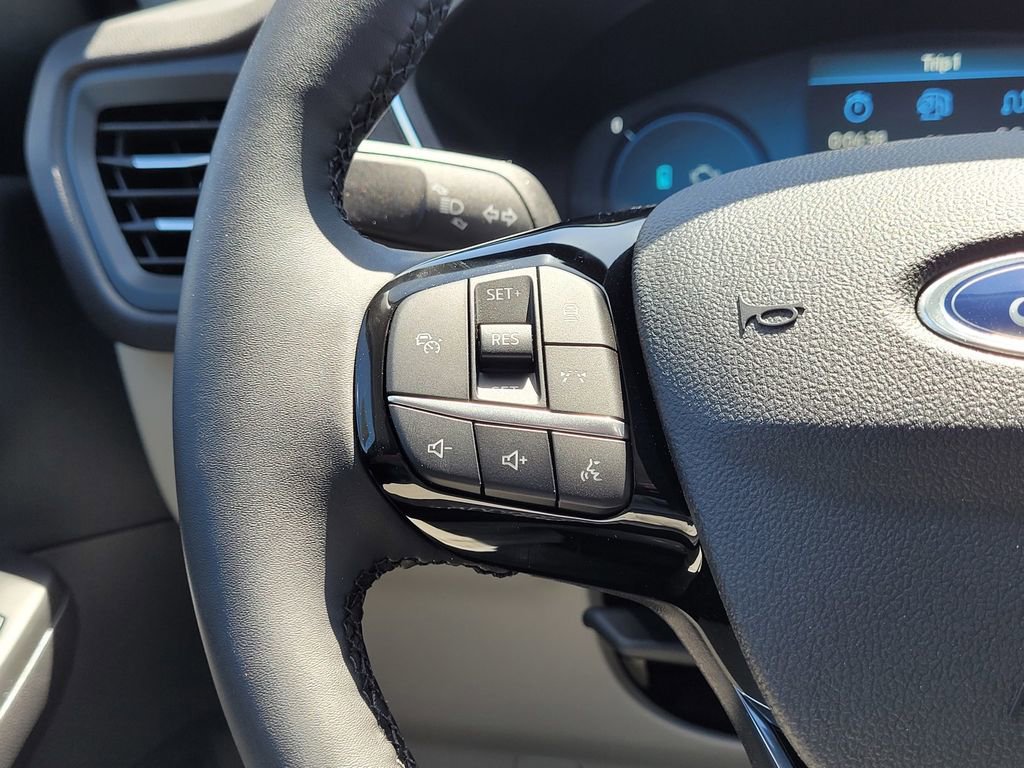 New 2025 Ford Escape SE w/ PHEV Premium Package image 42