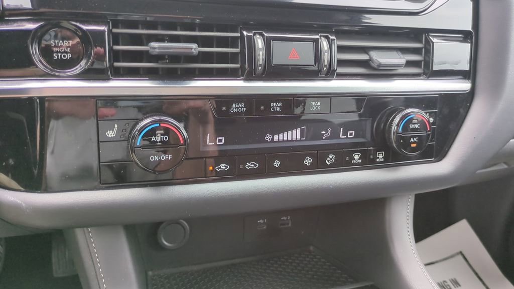 Used 2025 Nissan Pathfinder SV FWD image 20