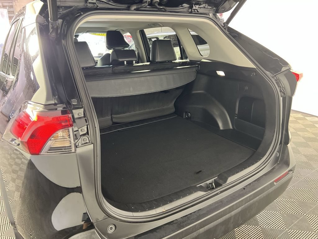 Used 2022 Toyota RAV4 XLE Premium AWD/4WD image 27