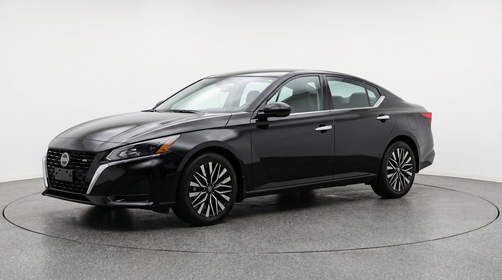 Used 2025 Nissan Altima 2.5 SV FWD image 3