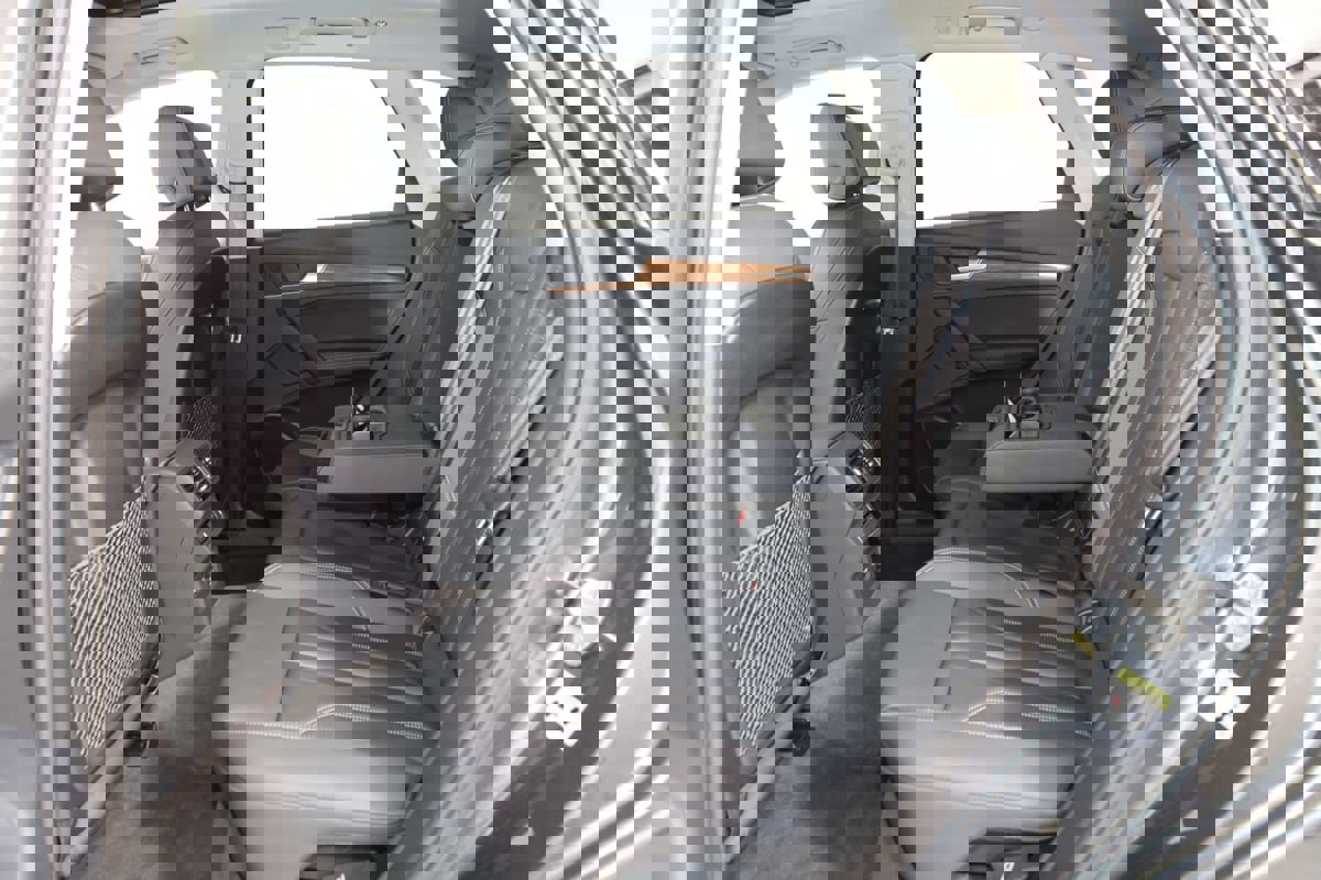 Used 2024 Audi Q5 e Premium Plus w/ Premium Plus Package image 50