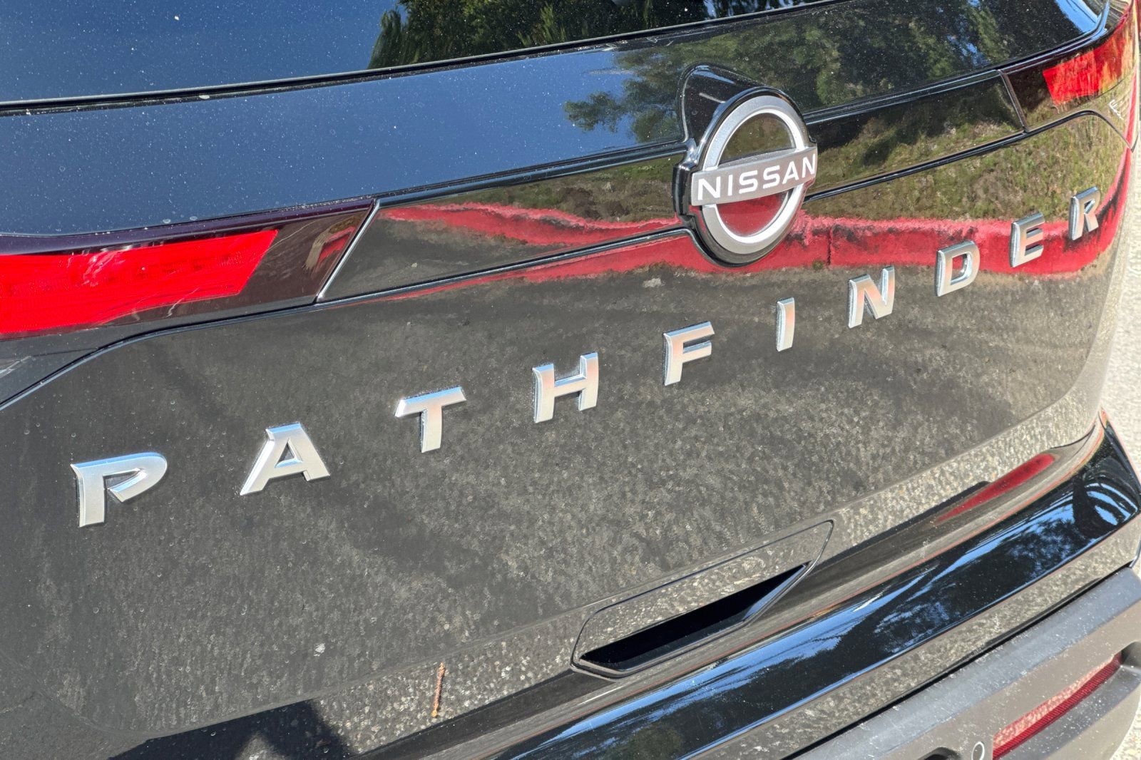 Used 2025 Nissan Pathfinder SV FWD image 30