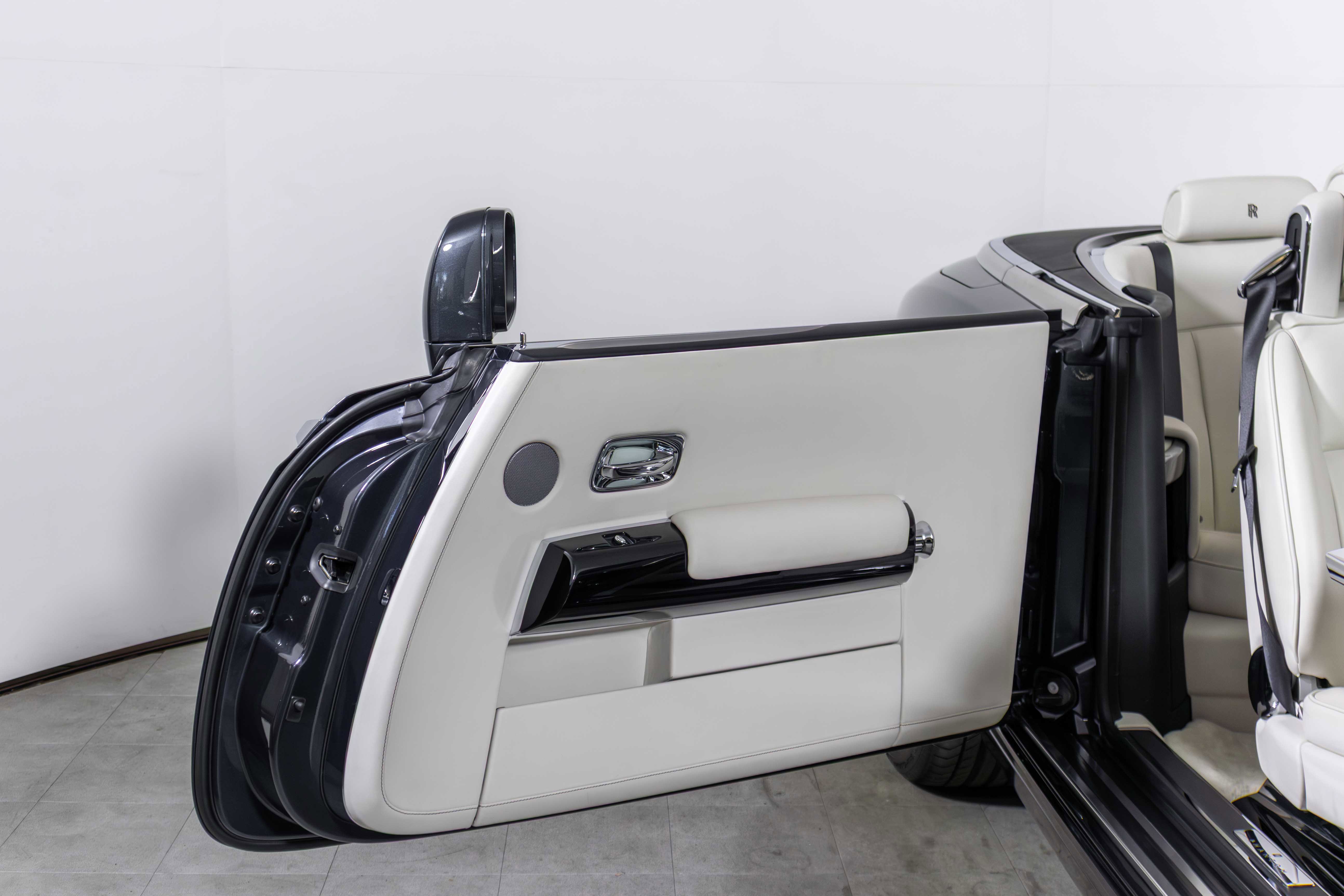 Used 2013 Rolls-Royce Phantom Drophead Coupe image 41