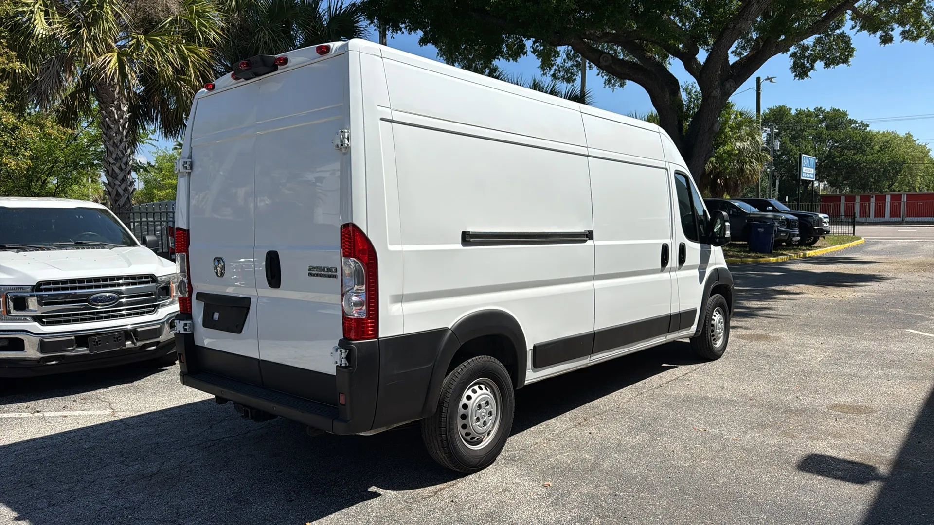 Used 2024 RAM ProMaster 2500 w/ Safety Group FWD image 7