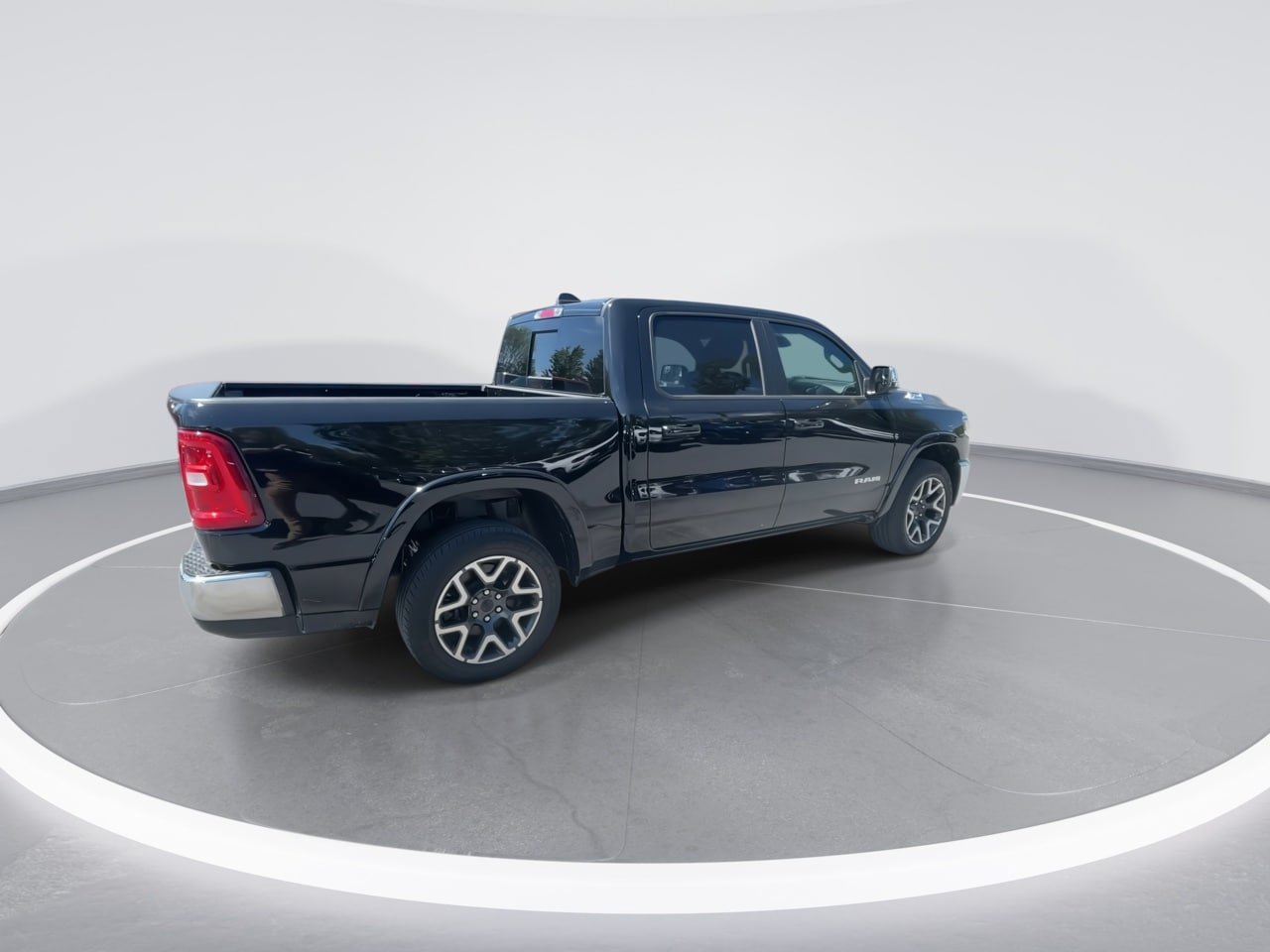 Used 2025 RAM 1500 Laramie AWD/4WD image 8