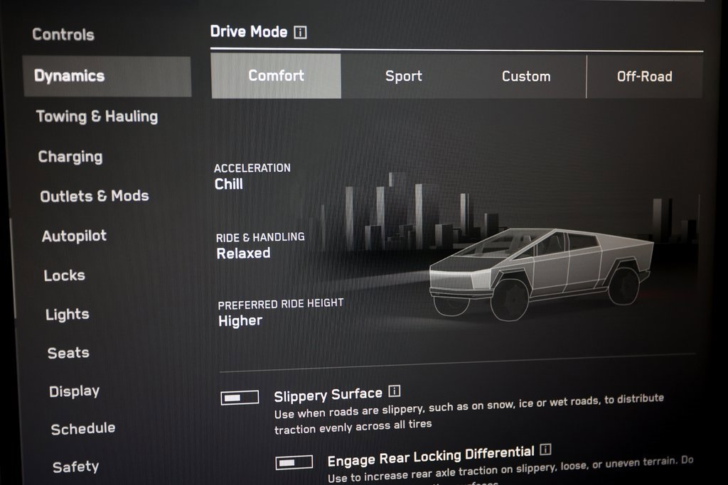 Used 2024 Tesla Cybertruck AWD Crew Cab image 32