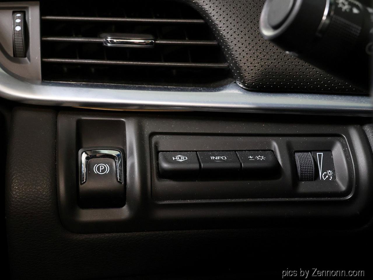 Used 2015 Cadillac XTS Premium image 28