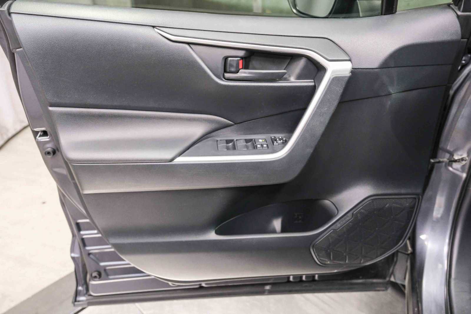 Used 2019 Toyota RAV4 LE w/ All Weather Liner Package AWD/4WD image 27