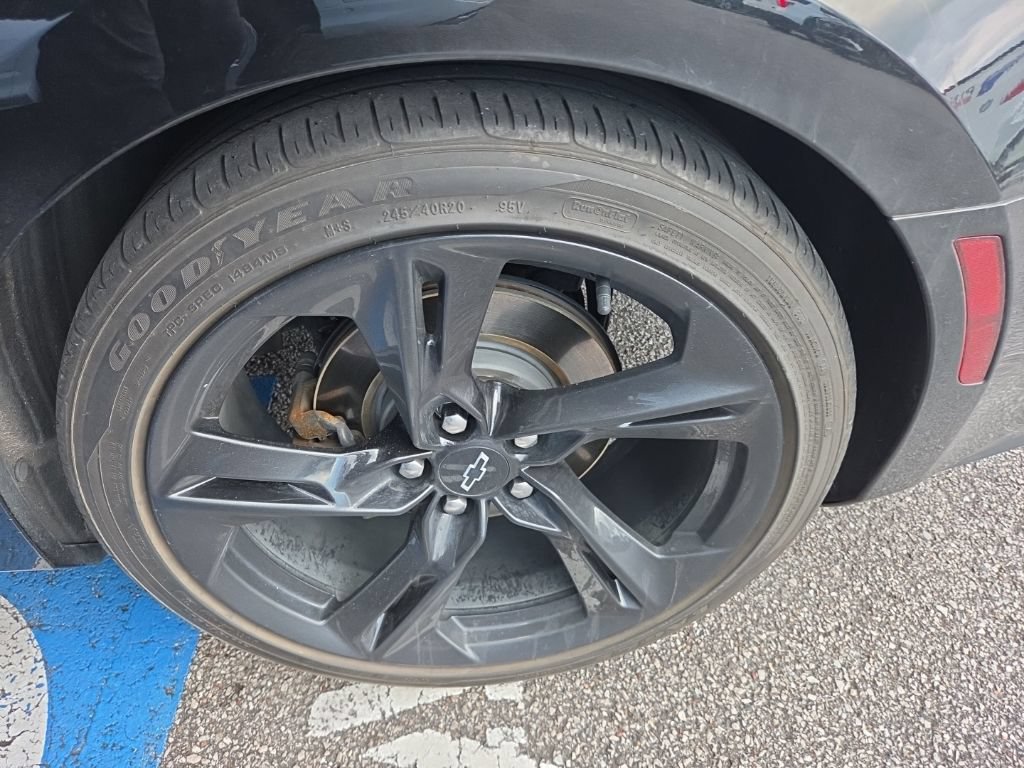 Used 2022 Chevrolet Camaro LT RWD image 6