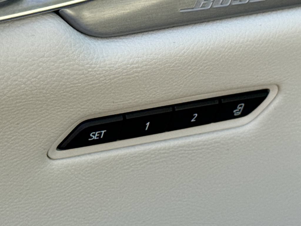 Used 2024 Cadillac XT6 Premium Luxury w/ Technology Package FWD image 23