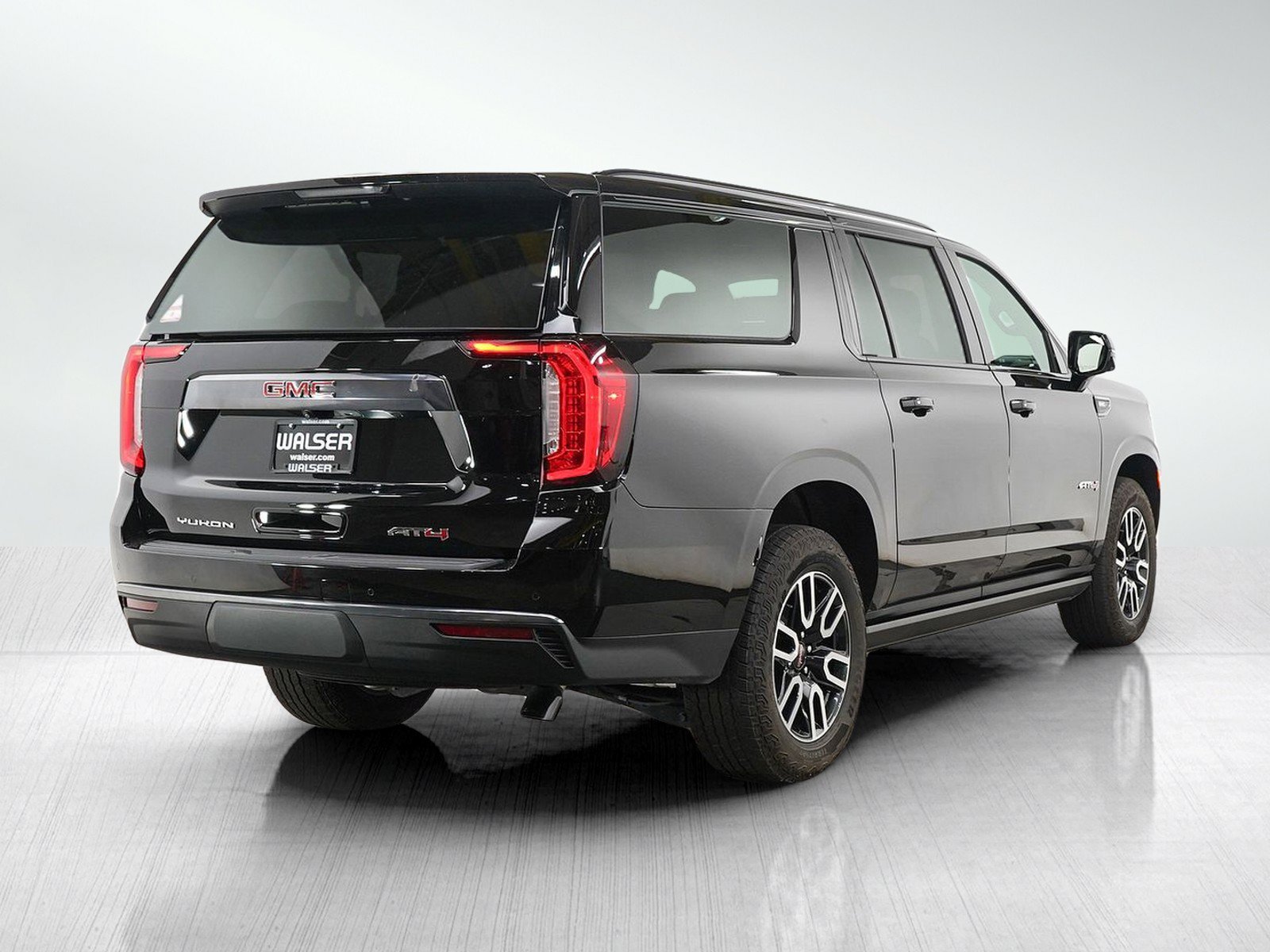 Used 2024 GMC Yukon XL AT4 w/ AT4 Premium Package AWD/4WD image 7