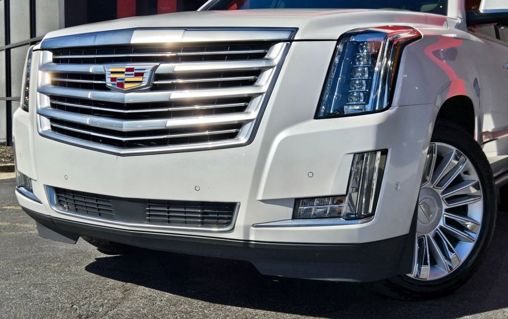 Used 2019 Cadillac Escalade ESV Platinum image 2