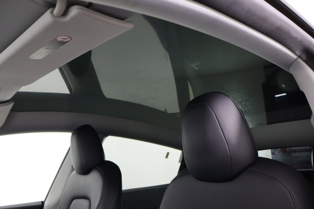 Used 2022 Tesla Model Y Long Range image 17