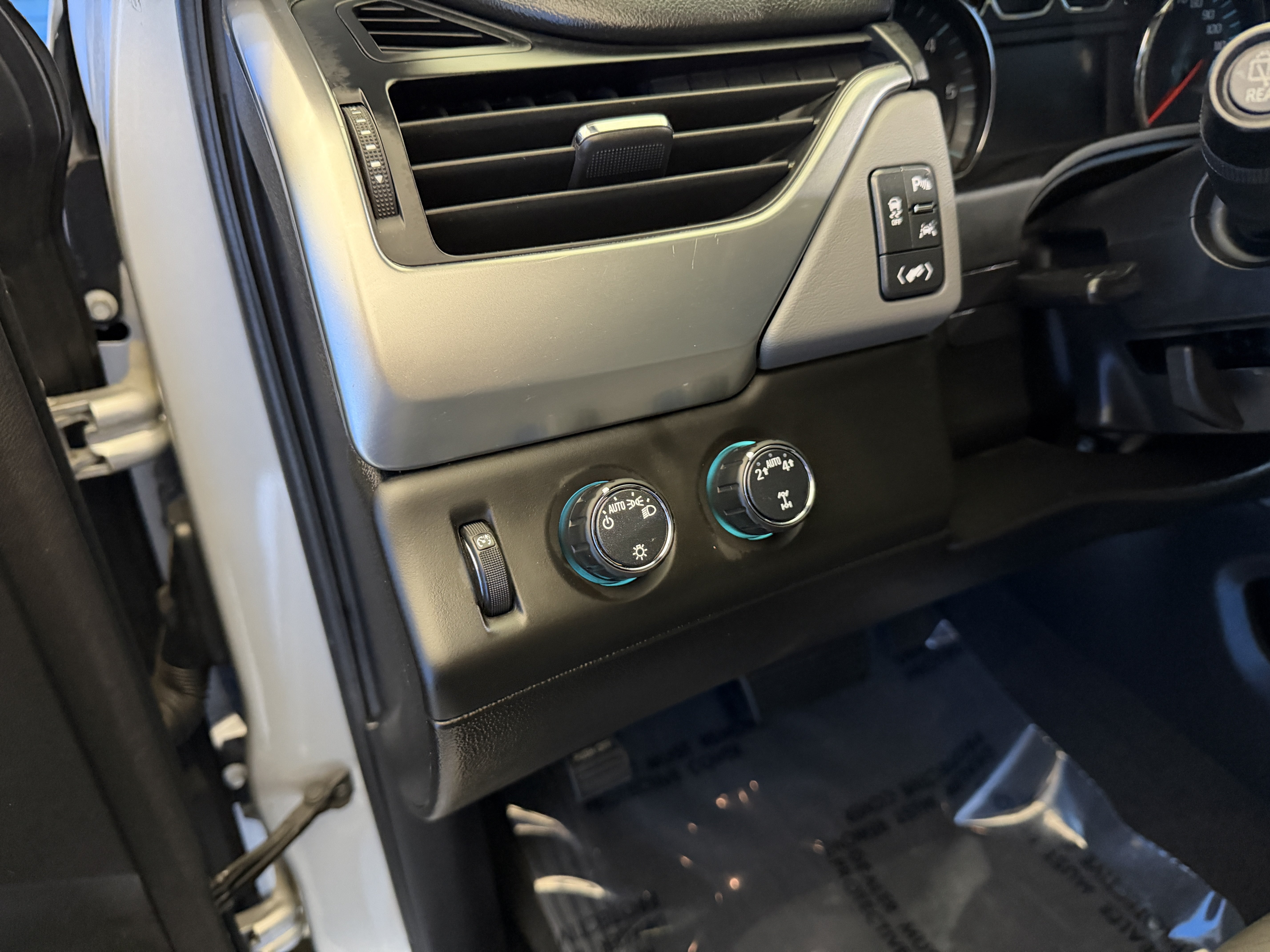 Used 2019 Chevrolet Suburban LT AWD/4WD image 15