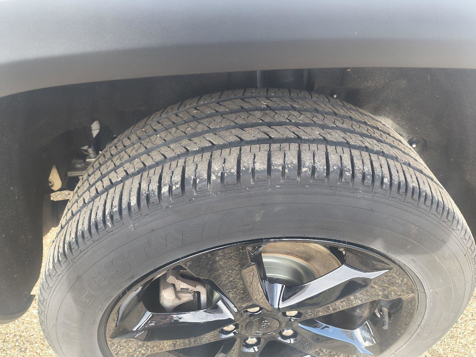 Used 2024 Jeep Grand Cherokee L Altitude AWD/4WD image 37