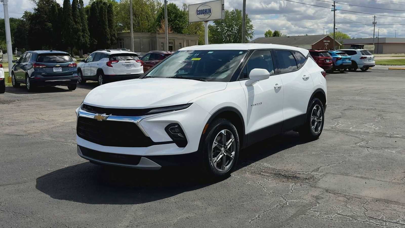 Used 2025 Chevrolet Blazer LT FWD image 4