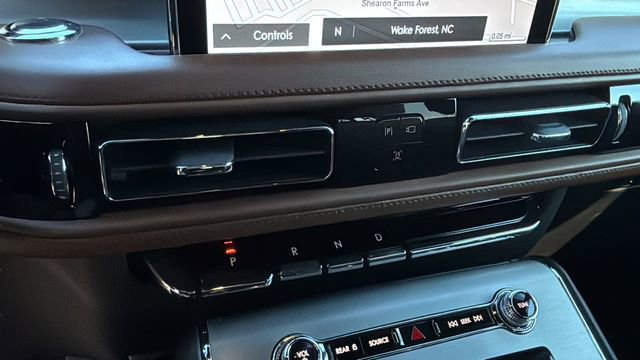 Used 2023 Lincoln Aviator Reserve w/ Equipment Group 201A image 30