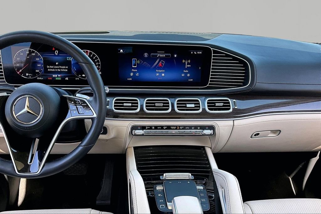 Used 2025 Mercedes-Benz GLE 450e 4MATIC w/ Winter Package image 9