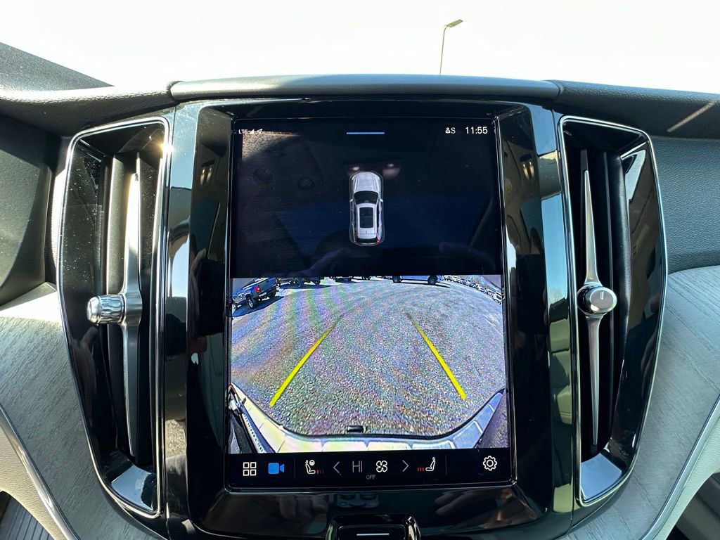 Used 2023 Volvo XC60 B5 Plus w/ Protection Package Premier image 4