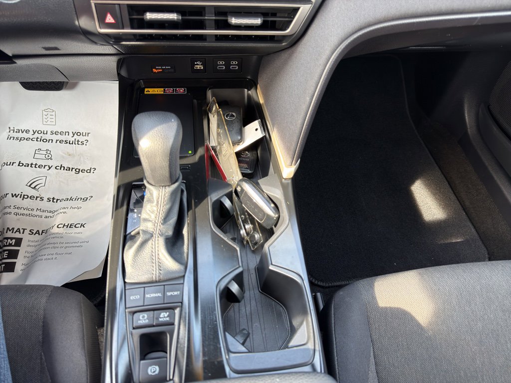 Used 2025 Toyota Camry LE image 34