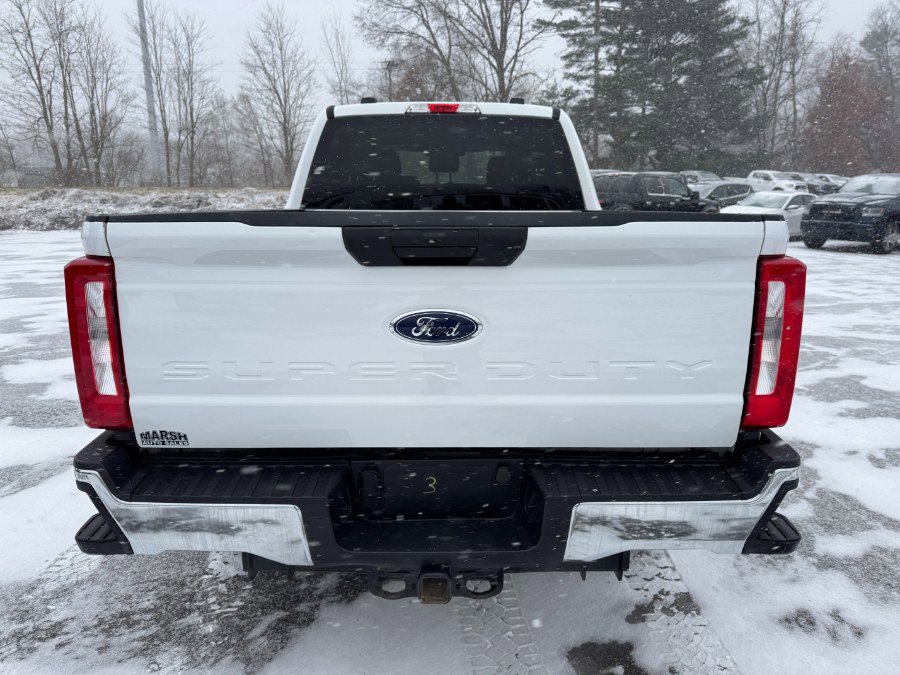 Used 2023 Ford F350 XLT image 4