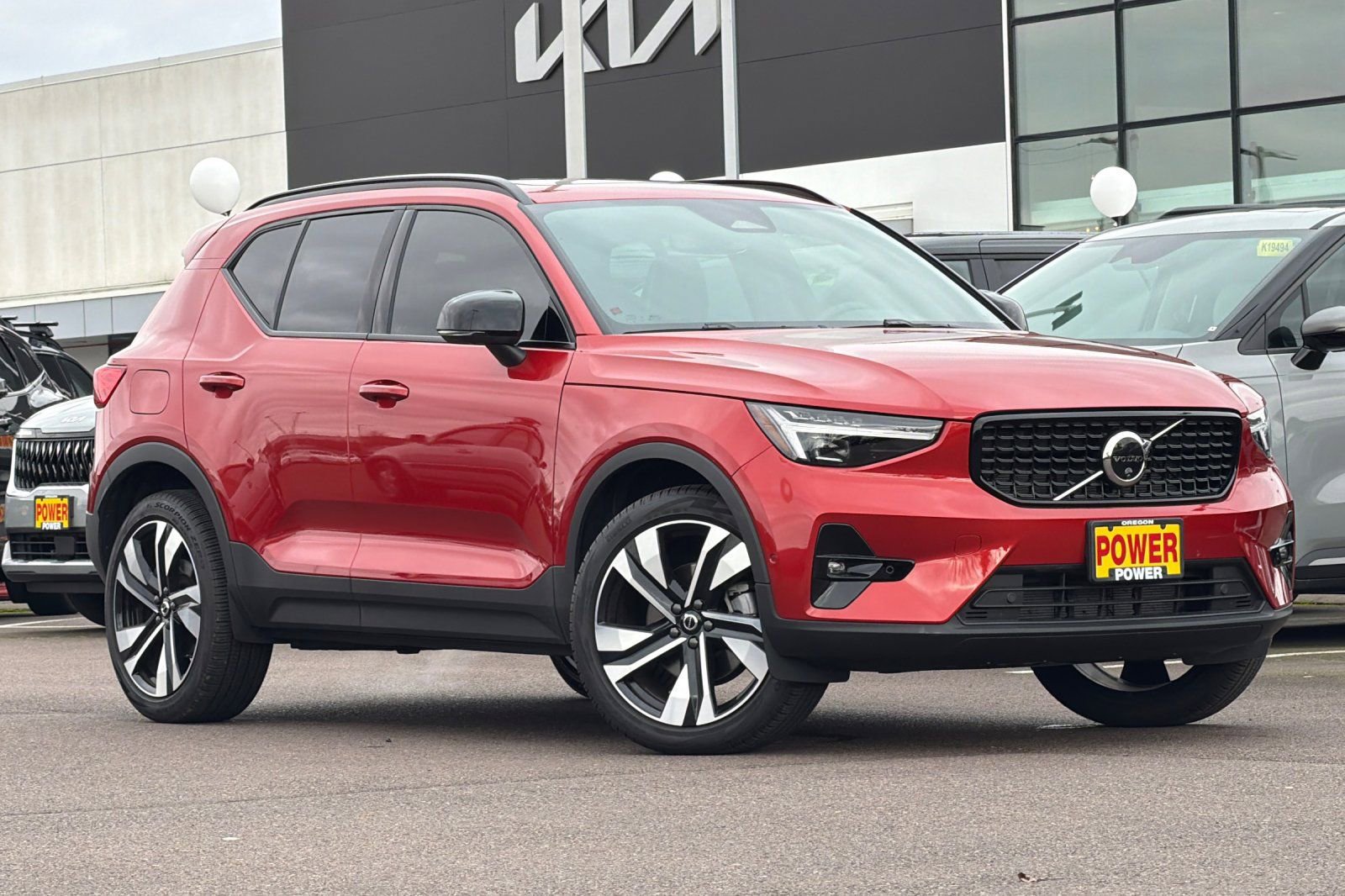 Used 2025 Volvo XC40 B5 Ultra w/ Climate Package image 2