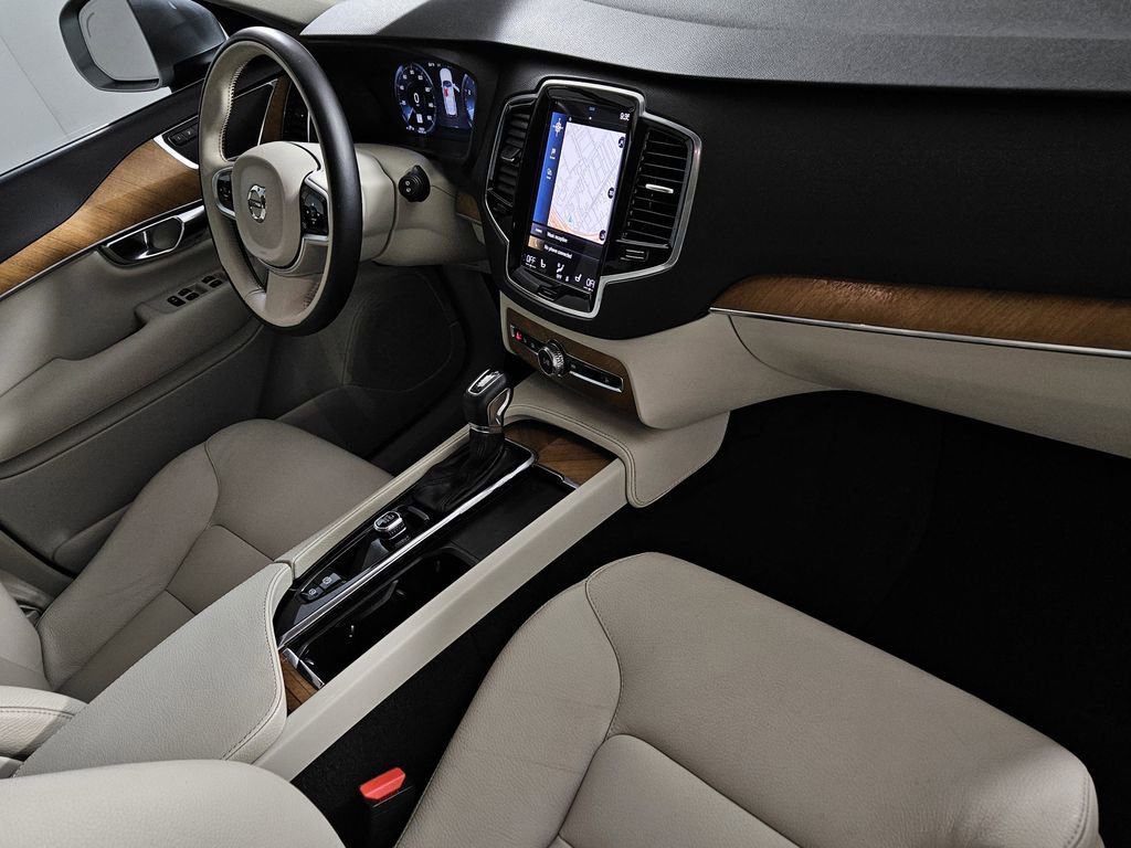Used 2022 Volvo XC90 T6 Momentum w/ Advanced Package image 30