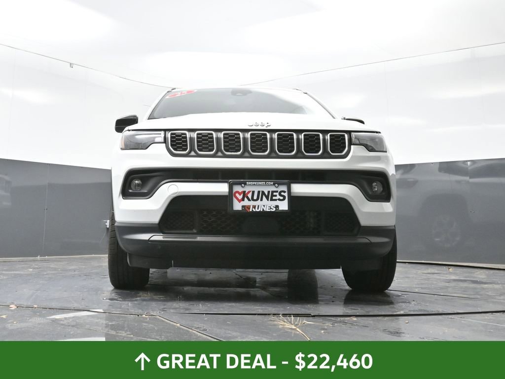 Used 2025 Jeep Compass Latitude image 28