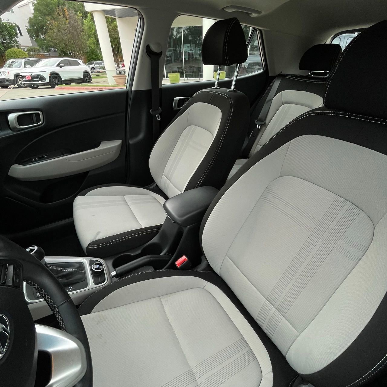 Used 2025 Hyundai Venue SEL FWD image 21