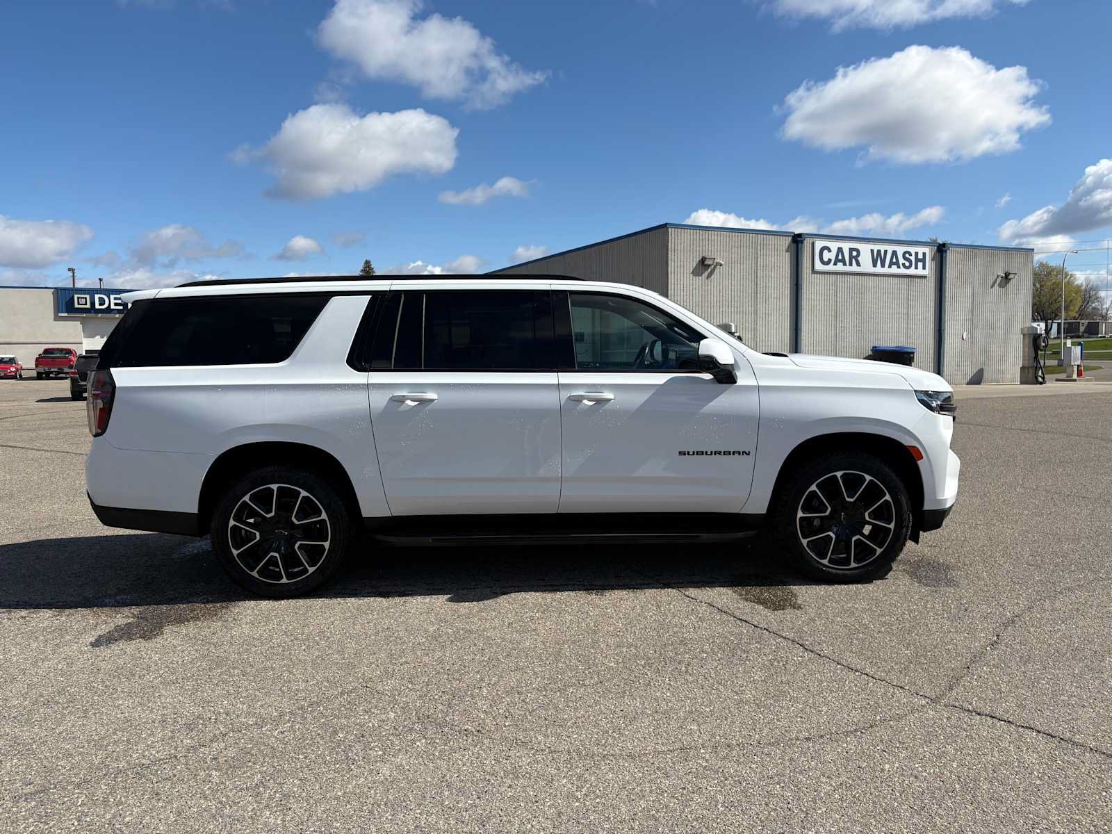 Used 2024 Chevrolet Suburban RST w/ Luxury Package AWD/4WD image 3