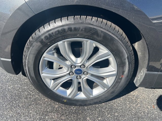 Used 2020 Ford Edge Titanium image 4