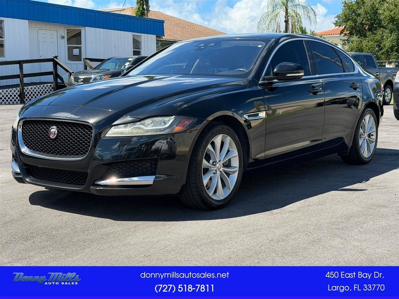 Used 2018 Jaguar XF Premium RWD image 1