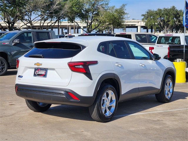 Used 2025 Chevrolet Trax LS w/ LS Convenience Package image 7