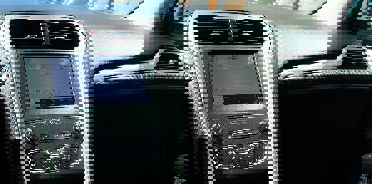 Used 2020 Ford Fusion SE image 44