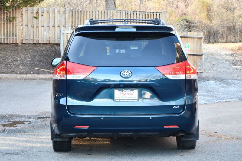 Used 2011 Toyota Sienna XLE w/ Premium Pkg image 5