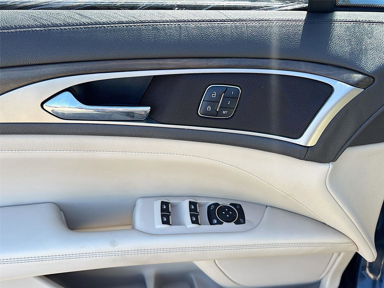 Used 2017 Lincoln MKZ Reserve image 18