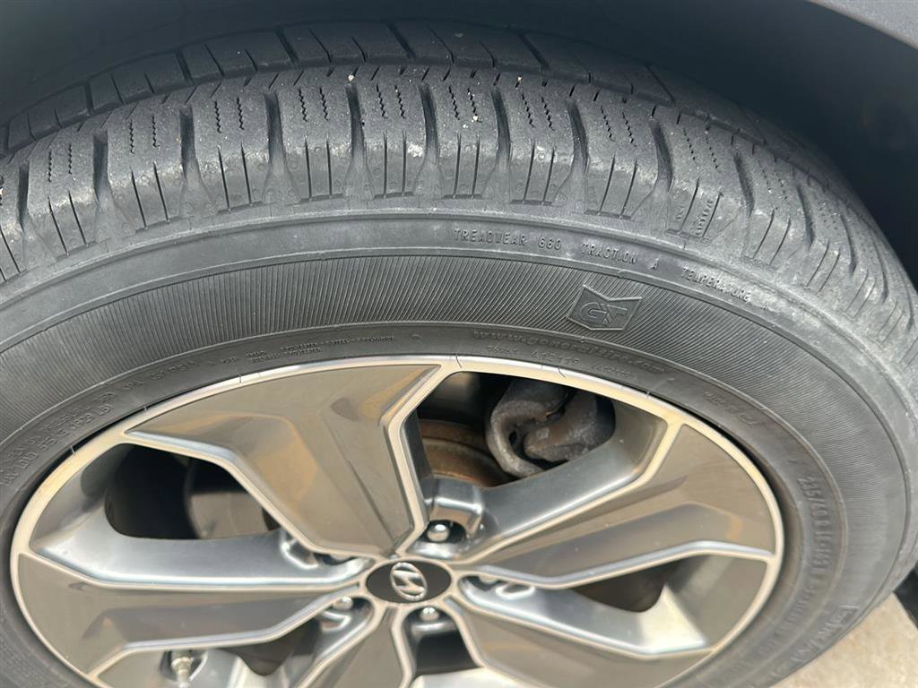 Used 2015 Hyundai Santa Fe GLS image 18