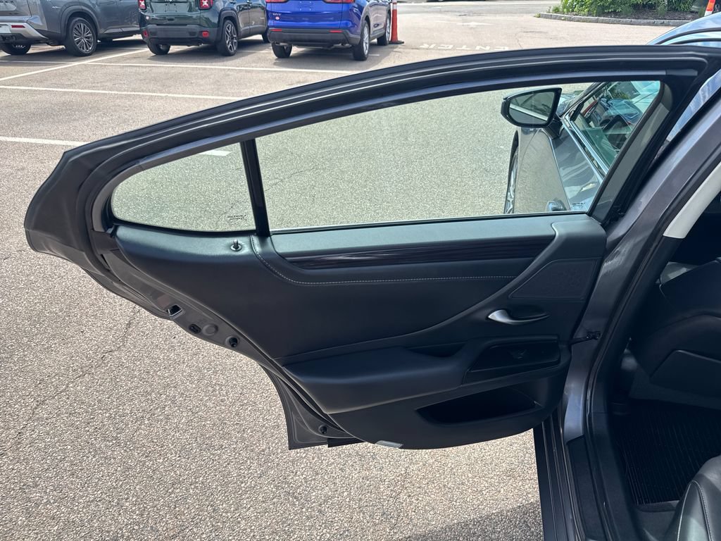 Used 2020 Lexus ES 350 w/ Premium Package FWD image 40