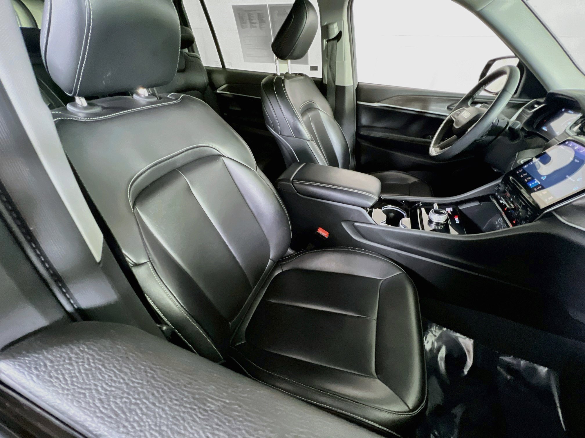 Used 2023 Jeep Grand Cherokee L Limited AWD/4WD image 28