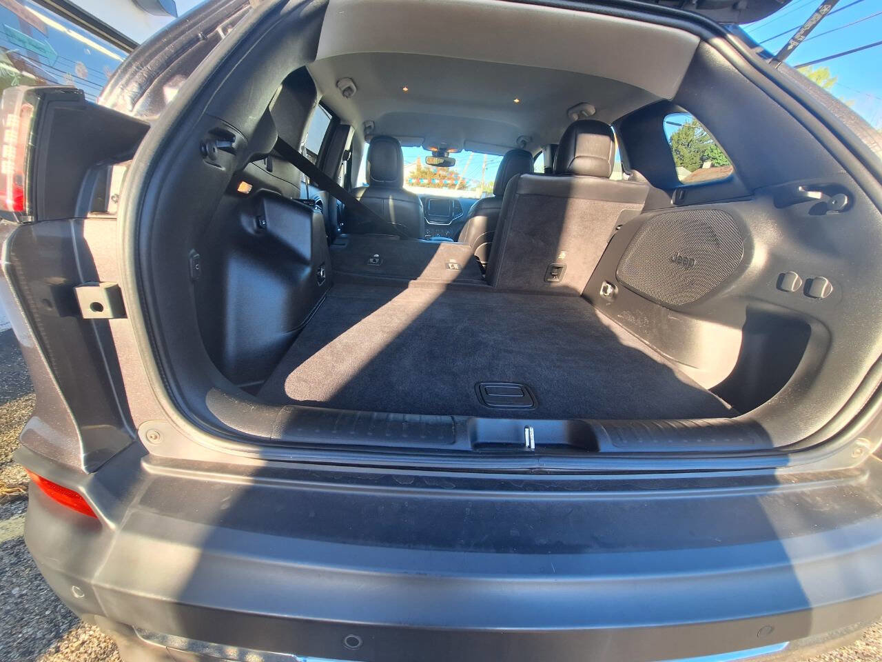 Used 2019 Jeep Cherokee Limited image 22