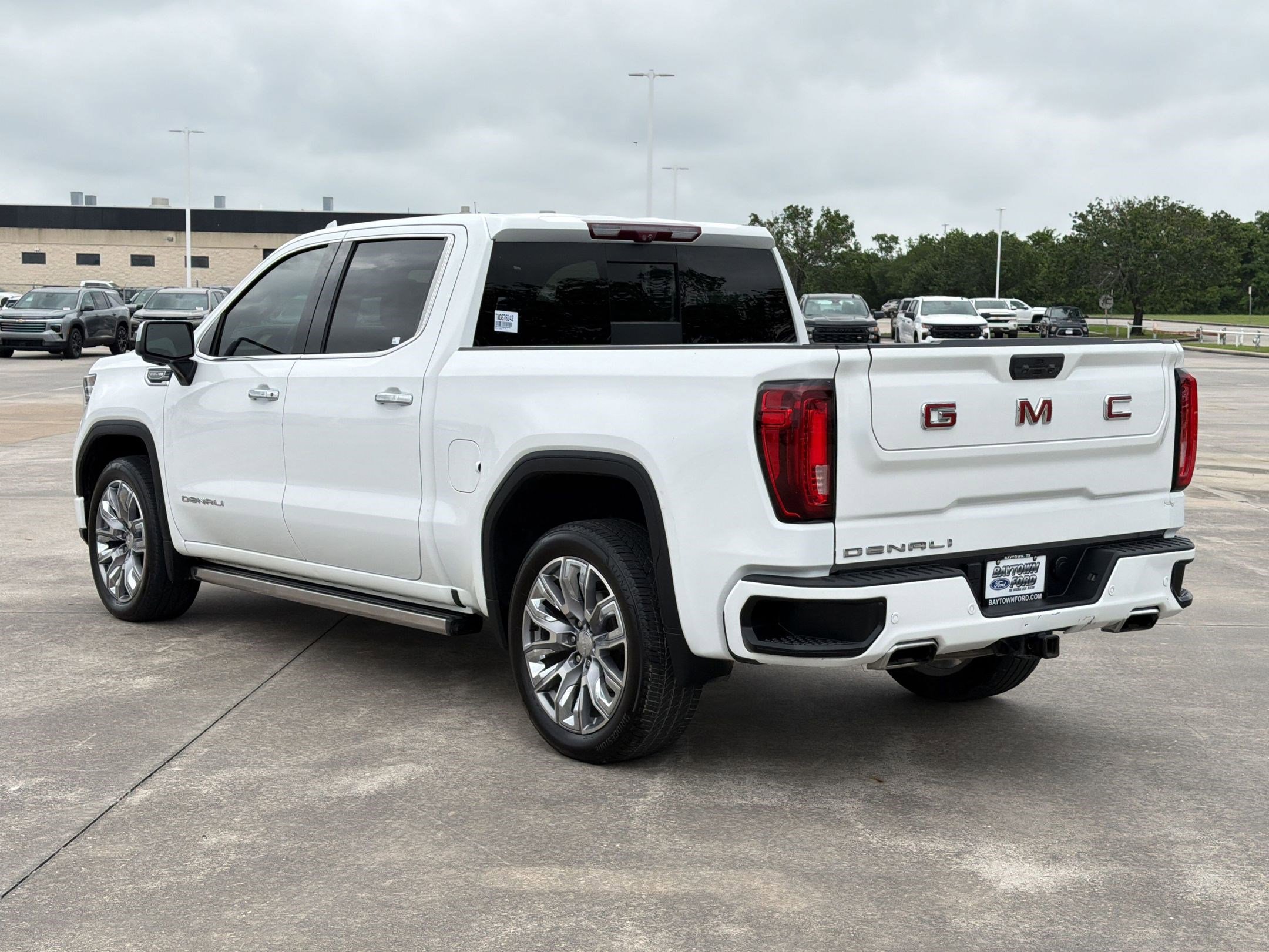 Used 2022 GMC Sierra 1500 Denali w/ Denali Reserve Package AWD/4WD image 3