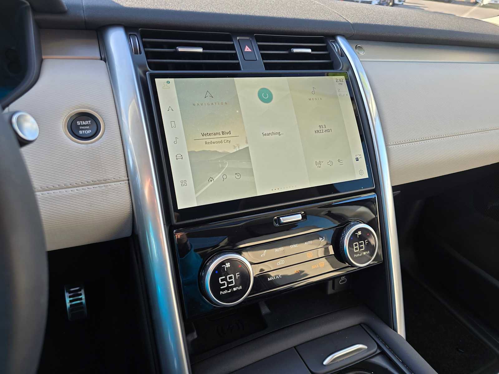 Used 2025 Land Rover Discovery Dynamic SE image 28