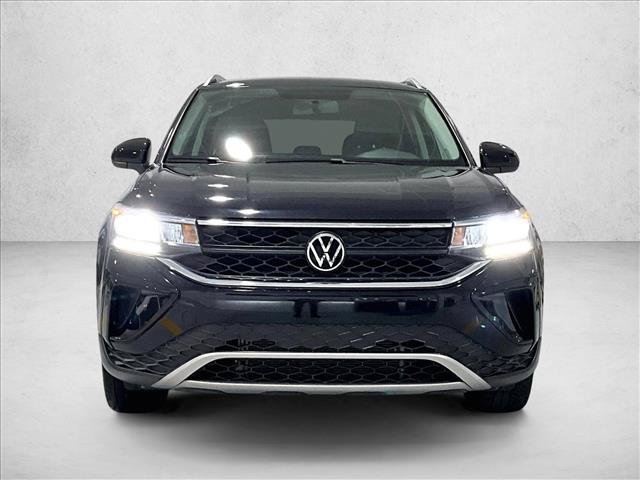 Used 2022 Volkswagen Taos SE FWD image 3