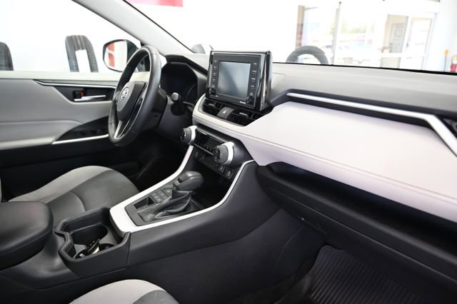 Used 2021 Toyota RAV4 XLE w/ Convenience Package AWD/4WD image 14